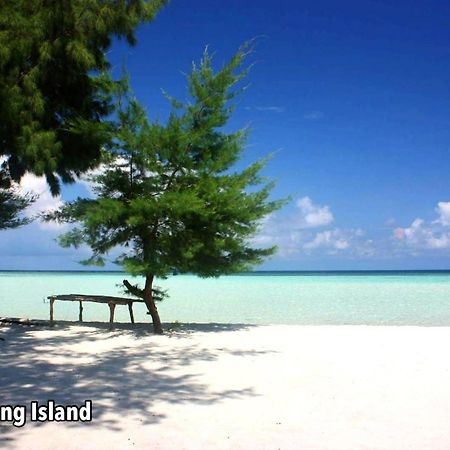 Loyal Friend Hostel Îles Karimunjawa Extérieur photo