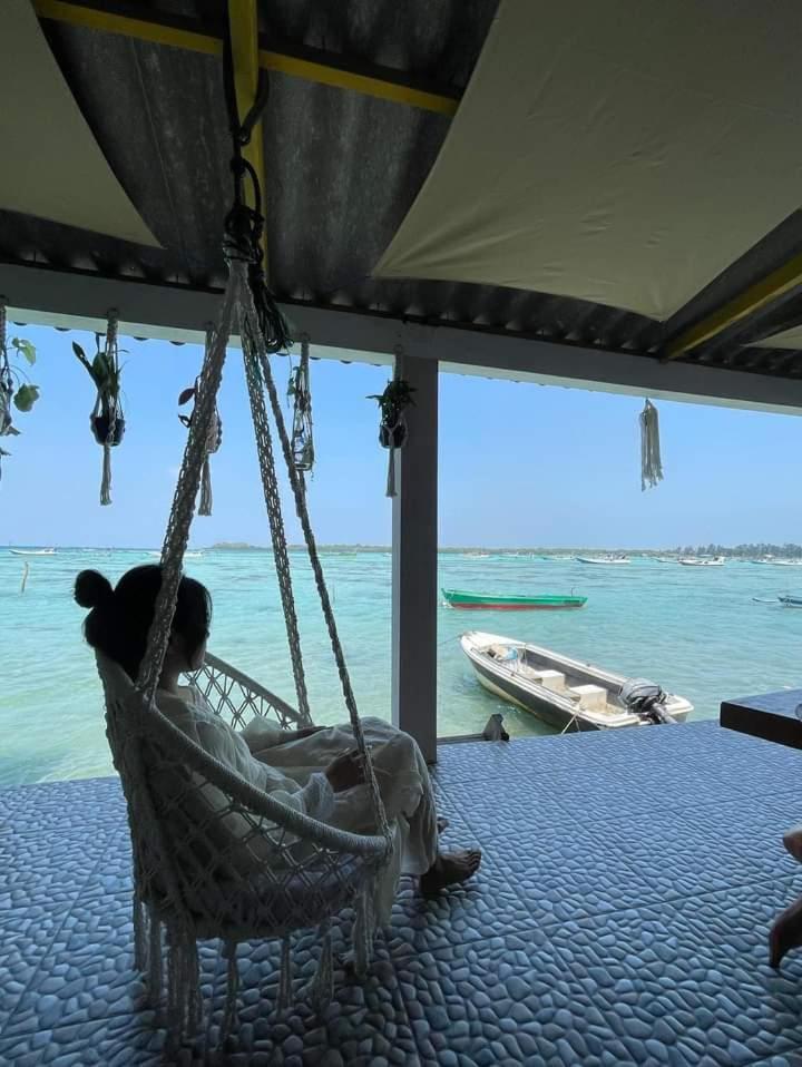 Loyal Friend Hostel Îles Karimunjawa Extérieur photo
