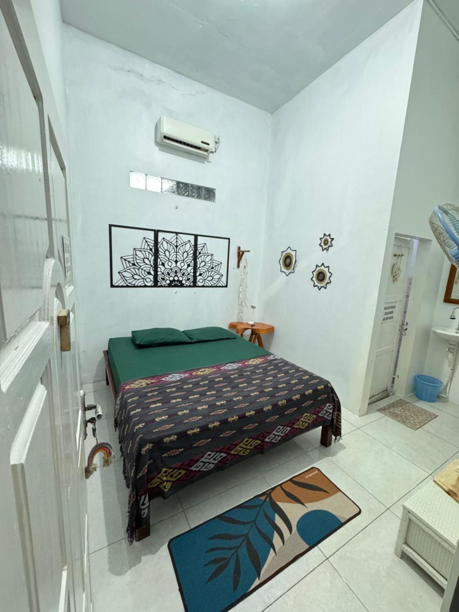 Loyal Friend Hostel Îles Karimunjawa Extérieur photo