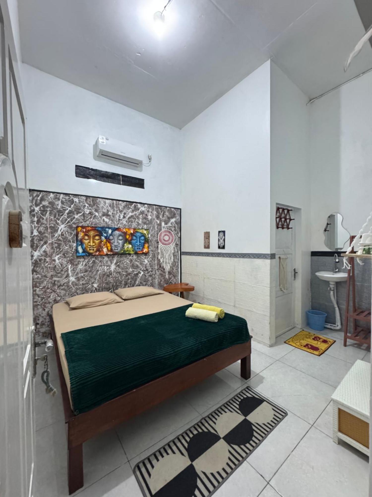 Loyal Friend Hostel Îles Karimunjawa Extérieur photo
